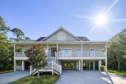 124 Basswood Dr, Pass Christian, MS 39571