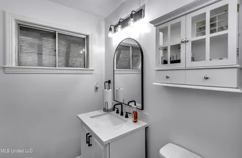 Bath - 1429 E Northside Dr, Jackson, MS 39211 photo 3 of 3