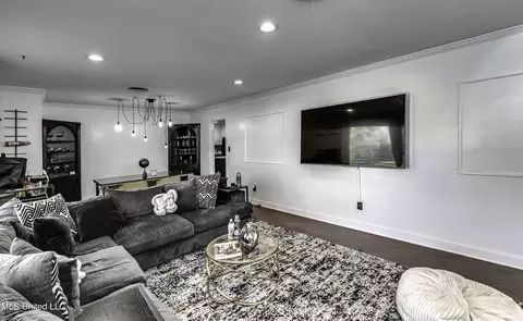 Living - 1429 E Northside Dr, Jackson, MS 39211 photo 1 of 1