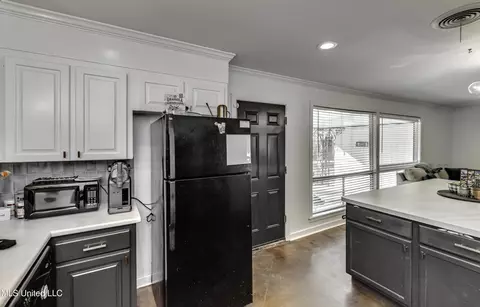 Kitchen - 1429 E Northside Dr, Jackson, MS 39211 photo 6 of 7
