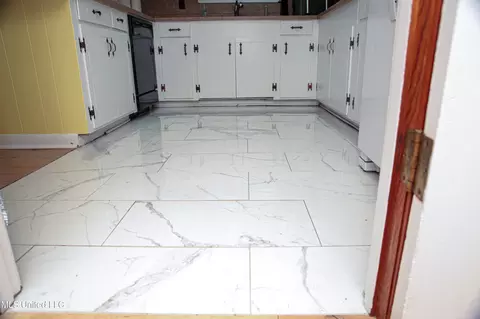 Kitchen - 480 Universal St, Mccomb, MS 39648 photo 2 of 5