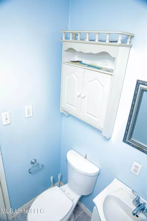 Bath - 480 Universal St, Mccomb, MS 39648 photo 1 of 7