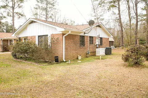 Exterior - 480 Universal St, Mccomb, MS 39648 photo 2 of 5