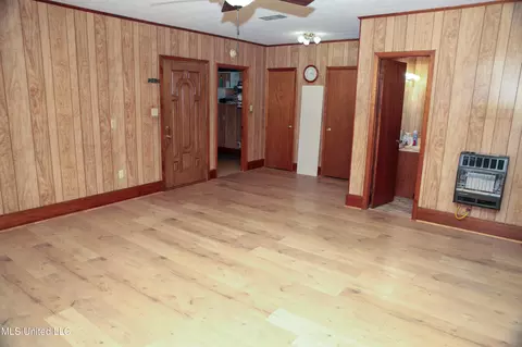 Living - 480 Universal St, Mccomb, MS 39648 photo 3 of 5