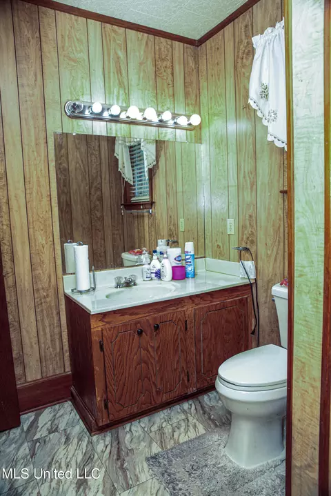 Bath - 480 Universal St, Mccomb, MS 39648 photo 6 of 7
