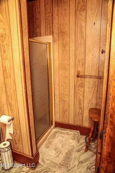 Bath - 480 Universal St, Mccomb, MS 39648 photo 5 of 7