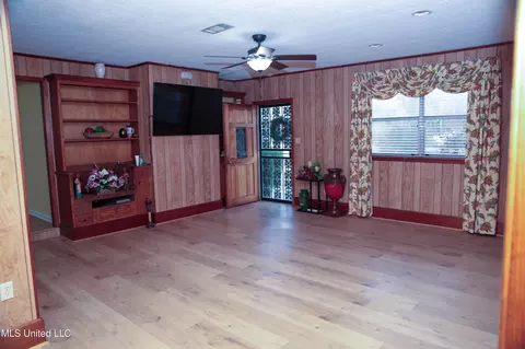Living - 480 Universal St, Mccomb, MS 39648 photo 5 of 5