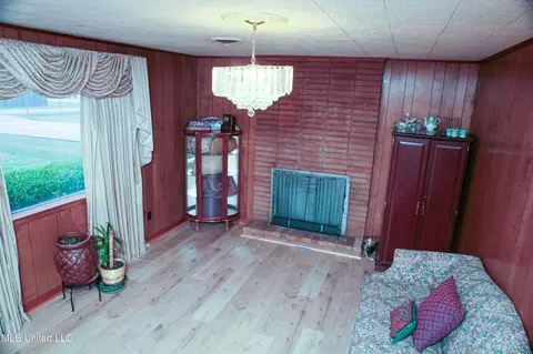 Living - 480 Universal St, Mccomb, MS 39648 photo 2 of 5