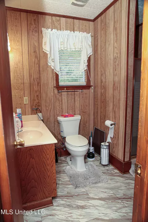 Bath - 480 Universal St, Mccomb, MS 39648 photo 7 of 7