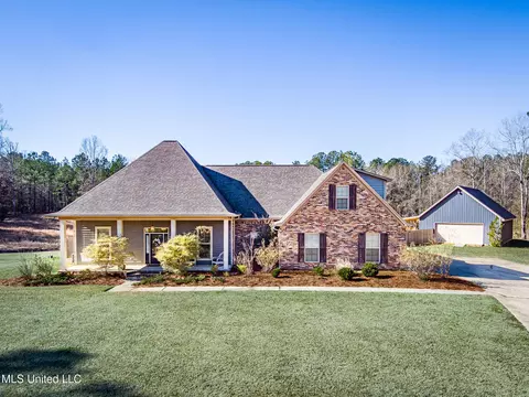 154 Saddle Ridge Dr, Florence, MS 39073