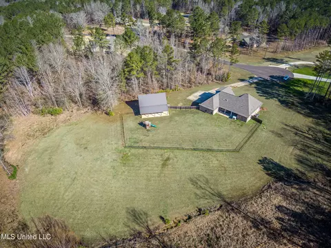 Exterior - 154 Saddle Ridge Dr, Florence, MS 39073 photo 2 of 6