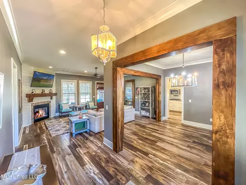 Entry Way - 154 Saddle Ridge Dr, Florence, MS 39073 photo 2 of 3