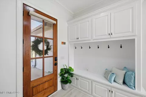 Entry Way - 111 Pecan Rdg, Brandon, MS 39047 photo 4 of 5
