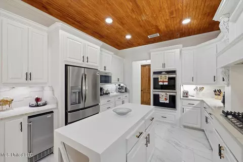Kitchen - 111 Pecan Rdg, Brandon, MS 39047 photo 4 of 6