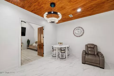 Entry Way - 111 Pecan Rdg, Brandon, MS 39047 photo 3 of 5