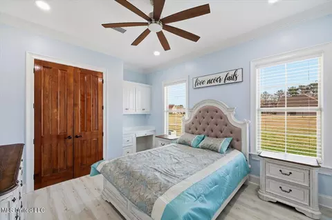 Bedroom - 111 Pecan Rdg, Brandon, MS 39047 photo 5 of 6