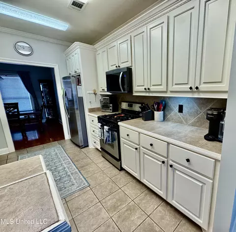 Kitchen - 1101 Susan Cv, Brandon, MS 39042 photo 2 of 2