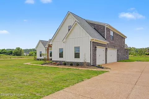 Exterior - 2195 Breanna Ln, Hernando, MS 38632 photo 4 of 7