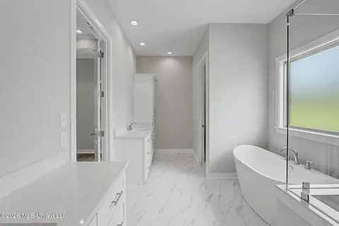 Bath - 2195 Breanna Ln, Hernando, MS 38632 photo 3 of 5