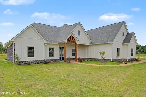 Exterior - 2195 Breanna Ln, Hernando, MS 38632 photo 3 of 7