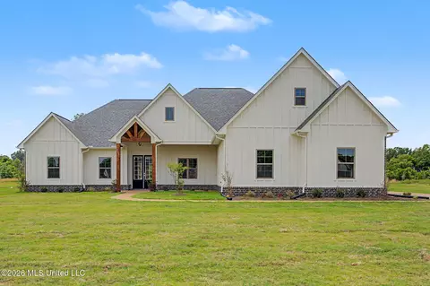 Exterior - 2195 Breanna Ln, Hernando, MS 38632 photo 2 of 7