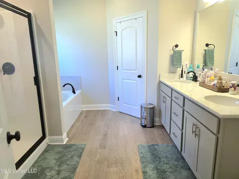 Bath - 9 Red Oak Dr, Long Beach, MS 39560 photo 1 of 4