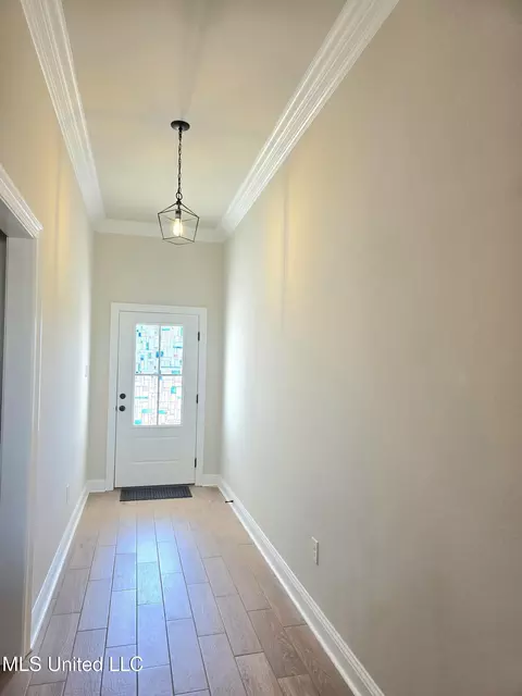Entry Way - 9 Red Oak Dr, Long Beach, MS 39560 photo 1 of 3
