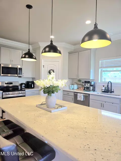 Kitchen - 9 Red Oak Dr, Long Beach, MS 39560 photo 3 of 3