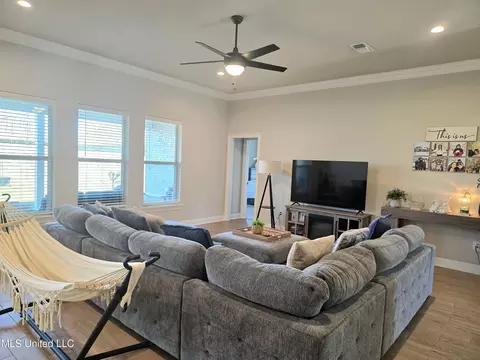 Living - 9 Red Oak Dr, Long Beach, MS 39560 photo 2 of 2