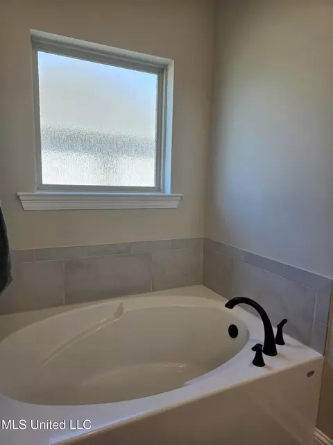 Bath - 9 Red Oak Dr, Long Beach, MS 39560 photo 3 of 4