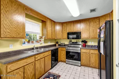 Kitchen - 163 E Inda Rd, Perkinston, MS 39573 photo 1 of 2