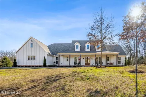 8811 Cole Rd, Olive Branch, MS 38654