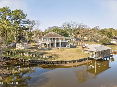 4401 Harvey Pl, Gautier, MS 39553