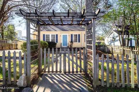 Exterior - 535 Hartfield St, Jackson, MS 39216 photo 3 of 4