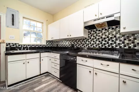 Kitchen - 535 Hartfield St, Jackson, MS 39216 photo 2 of 3