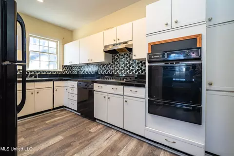 Kitchen - 535 Hartfield St, Jackson, MS 39216 photo 1 of 3