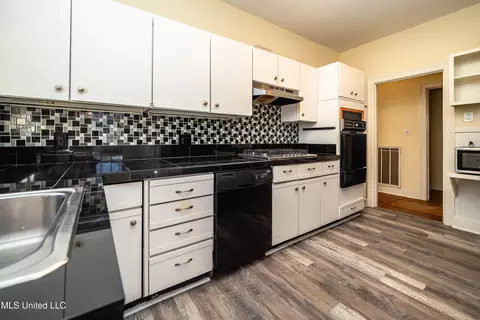 Kitchen - 535 Hartfield St, Jackson, MS 39216 photo 3 of 3