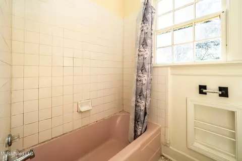Bath - 535 Hartfield St, Jackson, MS 39216 photo 2 of 2
