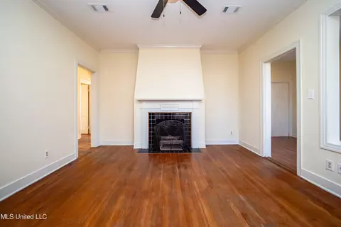 Living - 535 Hartfield St, Jackson, MS 39216 photo 2 of 4