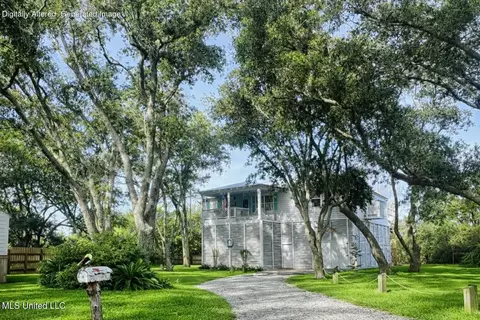 8304 Belle Fontaine Dr, Ocean Springs, MS 39564