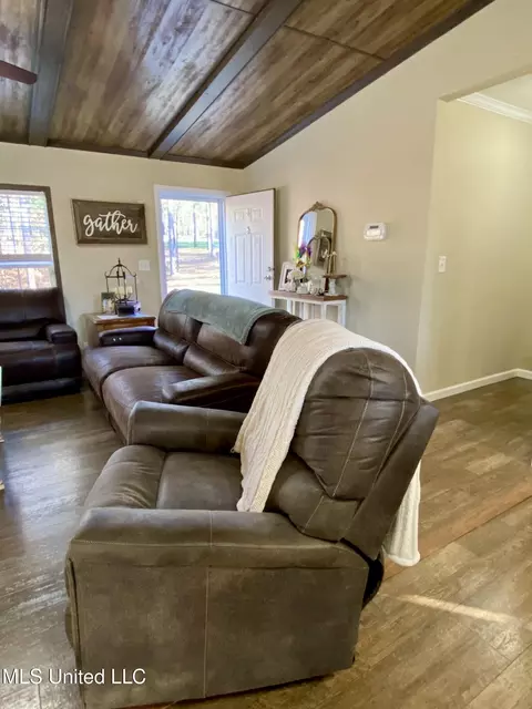 18 Eagle Dr, Carriere, MS 39426 photo 5