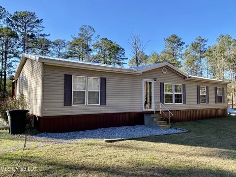 18 Eagle Dr, Carriere, MS 39426