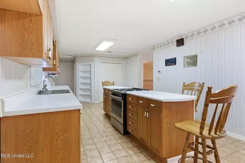 13600 Reservoir Rd, Moss Point, MS 39562