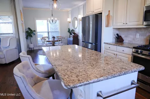 Kitchen - 313 N Falls Xing, Madison, MS 39110 photo 5 of 5