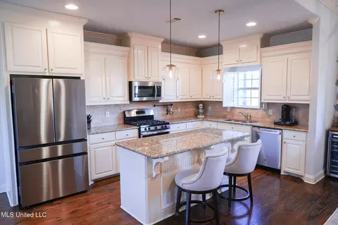 Kitchen - 313 N Falls Xing, Madison, MS 39110 photo 1 of 5