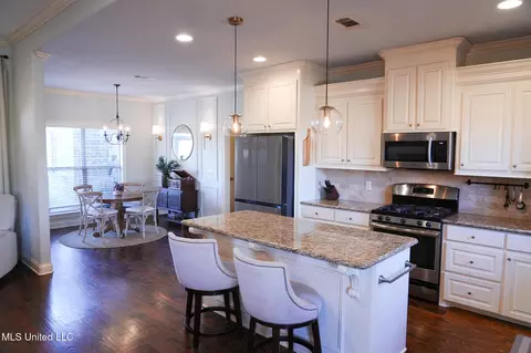 Kitchen - 313 N Falls Xing, Madison, MS 39110 photo 2 of 5