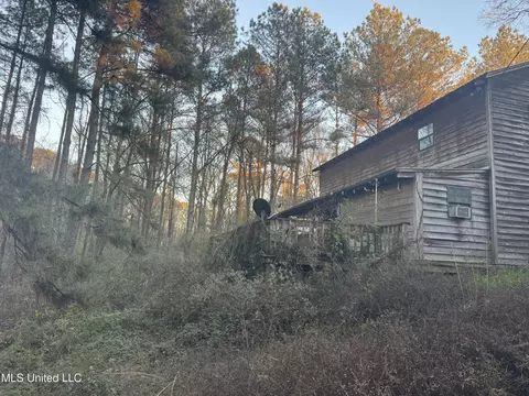 Exterior - 2067 Mccomb Hville Rd, Mccomb, MS 39648 photo 2 of 2
