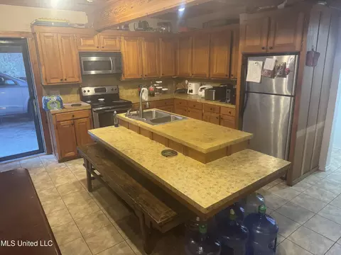 Kitchen - 2067 Mccomb Hville Rd, Mccomb, MS 39648 photo 2 of 2