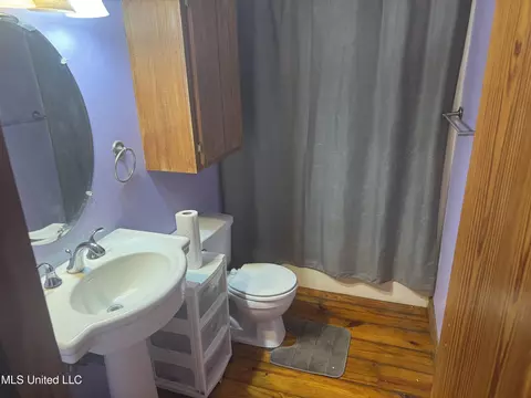 Bath - 2067 Mccomb Hville Rd, Mccomb, MS 39648 photo 3 of 3
