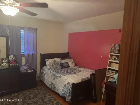 Bedroom - 2067 Mccomb Hville Rd, Mccomb, MS 39648 photo 2 of 3